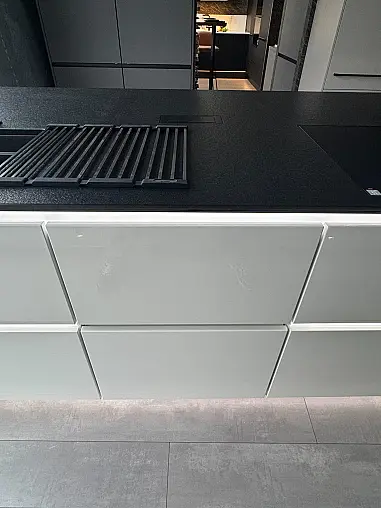Novalux in Weiß Hochglanz mit Miele Premium-Ausstattung