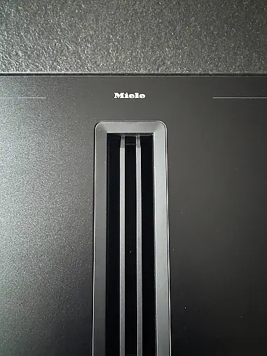 Novalux in Weiß Hochglanz mit Miele Premium-Ausstattung