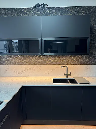 Modell Senso in Schwarz Premium matt mit hochwertiger Bosch Ausstattung
