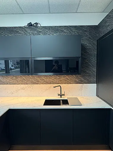 Modell Senso in Schwarz Premium matt mit hochwertiger Bosch Ausstattung