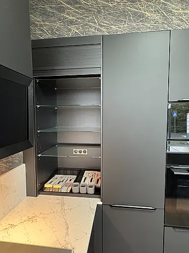Modell Senso in Schwarz Premium matt mit hochwertiger Bosch Ausstattung
