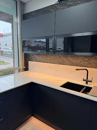 Modell Senso in Schwarz Premium matt mit hochwertiger Bosch Ausstattung