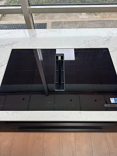 Modell Senso in Schwarz Premium matt mit hochwertiger Bosch Ausstattung