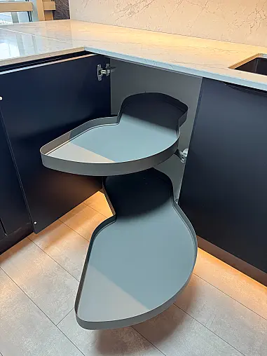 Modell Senso in Schwarz Premium matt mit hochwertiger Bosch Ausstattung