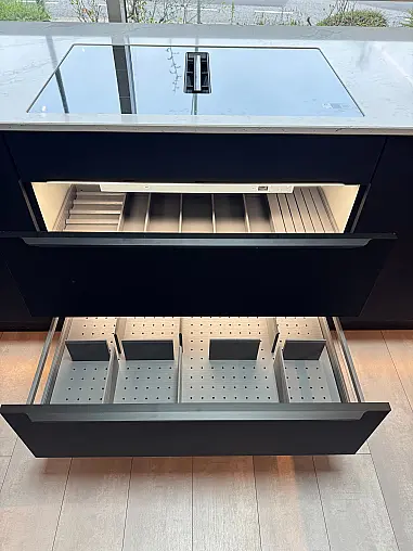 Modell Senso in Schwarz Premium matt mit hochwertiger Bosch Ausstattung