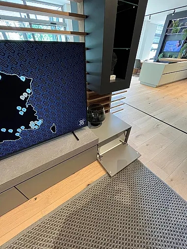 Exklusive Wohnwand / TV-Board / Anbauwand mit Vitrinenelementen und 2 Couchtischen