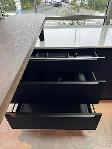 Modell Senso in Schwarz Premium matt mit hochwertiger Bosch Ausstattung