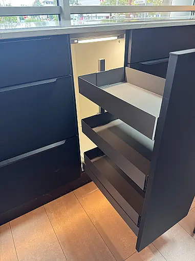 Modell Senso in Schwarz Premium matt mit hochwertiger Bosch Ausstattung