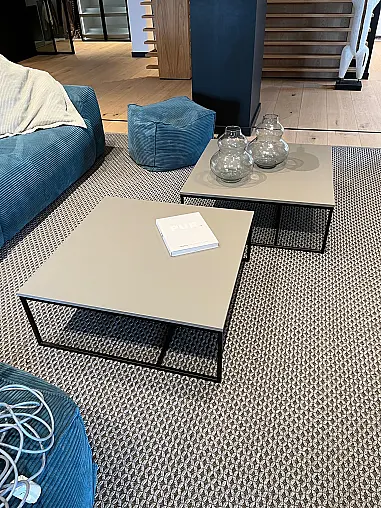 Exklusive Wohnwand / TV-Board / Anbauwand mit Vitrinenelementen und 2 Couchtischen