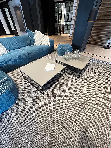 Exklusive Wohnwand / TV-Board / Anbauwand mit Vitrinenelementen und 2 Couchtischen