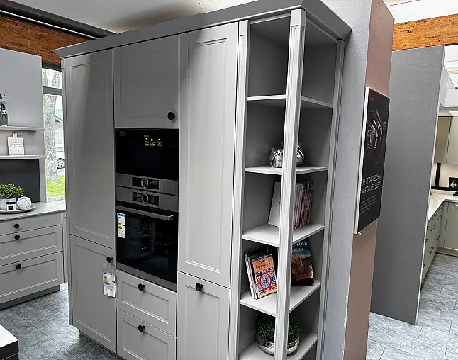 Nordische moderne Landhausküche als Musterküche im Abverkauf
