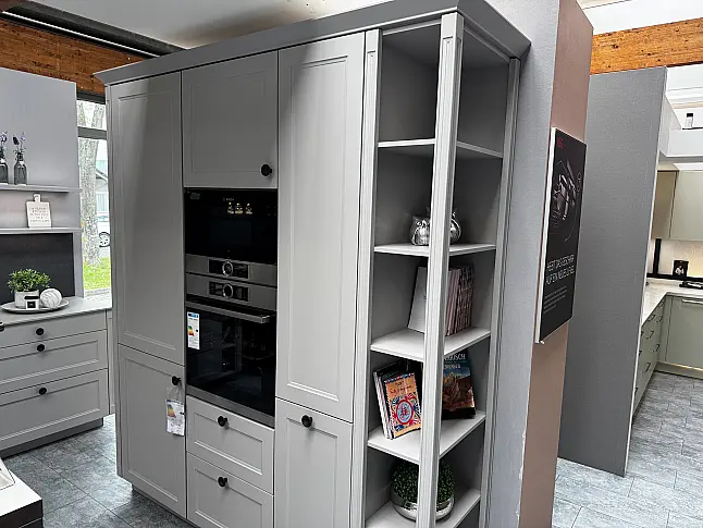 Nordische moderne Landhausküche als Musterküche im Abverkauf