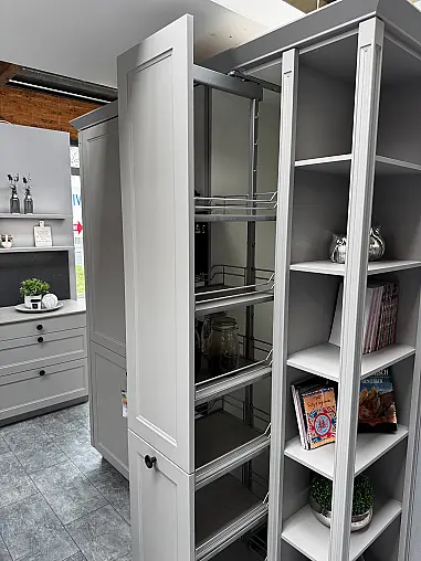 Nordische moderne Landhausküche als Musterküche im Abverkauf