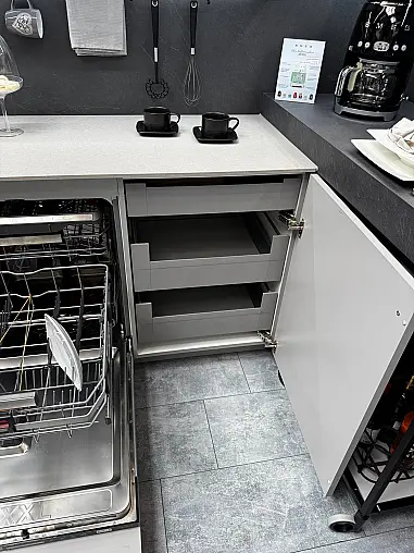 Nordische moderne Landhausküche als Musterküche im Abverkauf