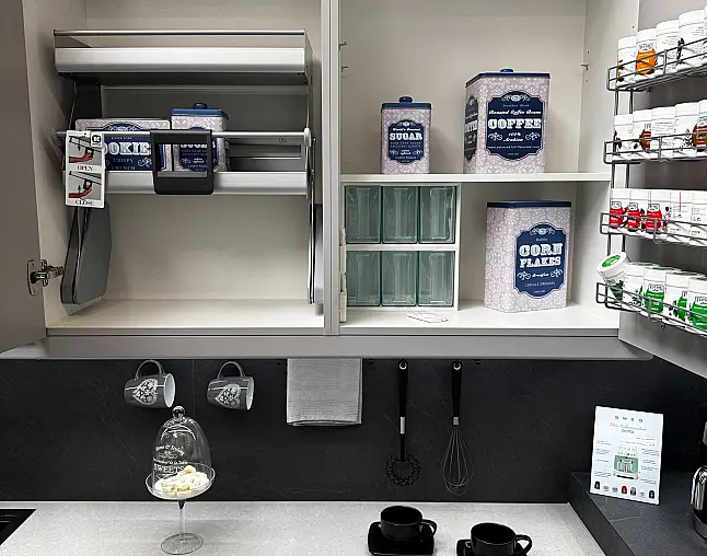Nordische moderne Landhausküche als Musterküche im Abverkauf