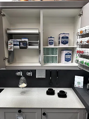 Nordische moderne Landhausküche als Musterküche im Abverkauf