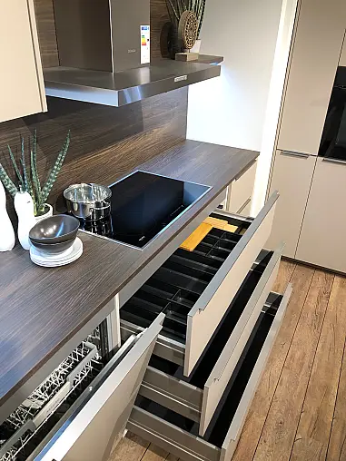 Plus in Lava Softmatt mit Miele Geräte
