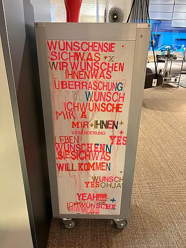 Bordbar mit Design von Künstlerin Claudia Kallscheuer