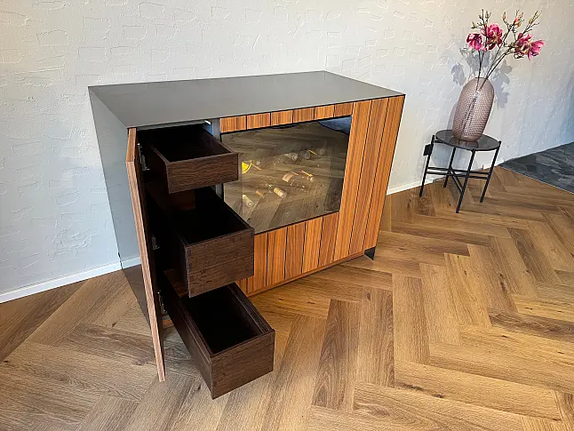 Luxus Sideboard mit V-Zug Weinkühler, Mooreiche &amp; Schwarzstahl