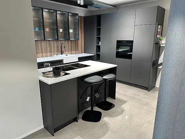 Ausstellungsküche titanio metal. matt mit systemo Quarzstein Arbeitsplatte Calacatta Gold matt