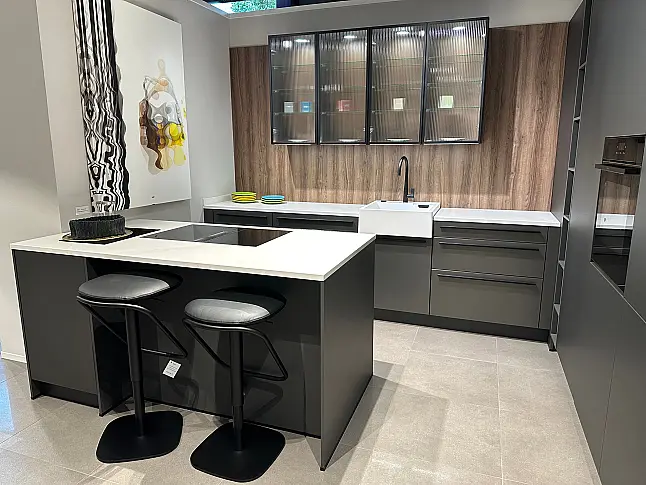 Ausstellungsküche titanio metal. matt mit systemo Quarzstein Arbeitsplatte Calacatta Gold matt