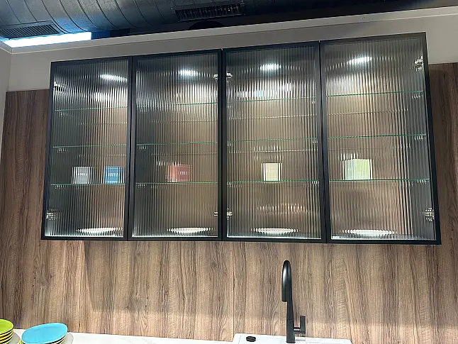 Ausstellungsküche titanio metal. matt mit systemo Quarzstein Arbeitsplatte Calacatta Gold matt