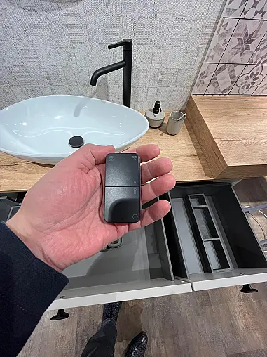 Exklusives Badezimmer - Zwei Spiegel mit LED-Beleuchtung - Keramik Waschbecken - viel LED-Beleuchtung - Messestück wieder in Originalverpackung