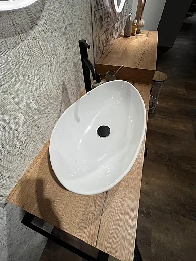 Exklusives Badezimmer - Zwei Spiegel mit LED-Beleuchtung - Keramik Waschbecken - viel LED-Beleuchtung - Messestück wieder in Originalverpackung