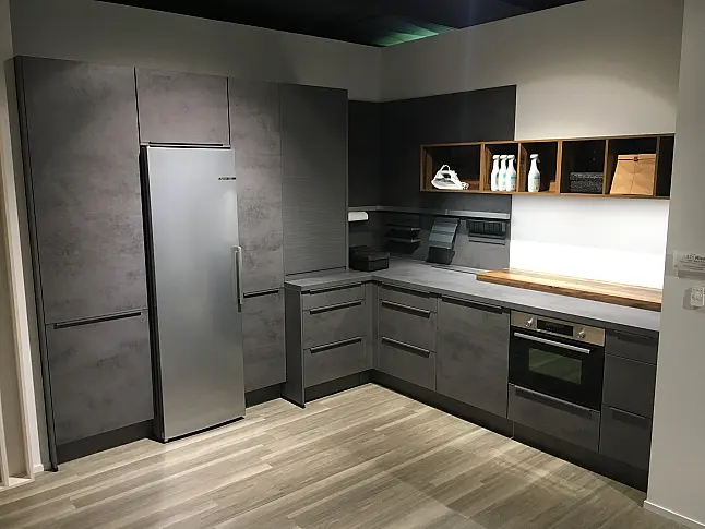 Exklusive Hauswirtschaftsküche - L-Küche - Gefrierschrank + Kühlschrank + Backofen