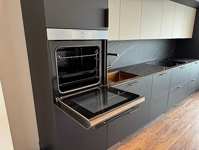 Extravagante Designzeile mit erlesenen Materialien wie Keramik - Holz - Kupfer - Leder - HPL