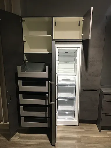 Exklusive Hauswirtschaftsküche - L-Küche - Gefrierschrank + Kühlschrank + Backofen