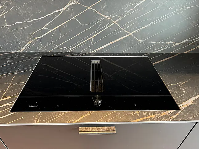 Extravagante Designzeile mit erlesenen Materialien wie Keramik - Holz - Kupfer - Leder - HPL