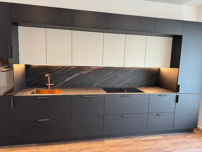 Extravagante Designzeile mit erlesenen Materialien wie Keramik - Holz - Kupfer - Leder - HPL