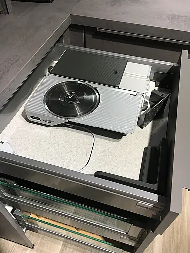 Exklusive Hauswirtschaftsküche - L-Küche - Gefrierschrank + Kühlschrank + Backofen
