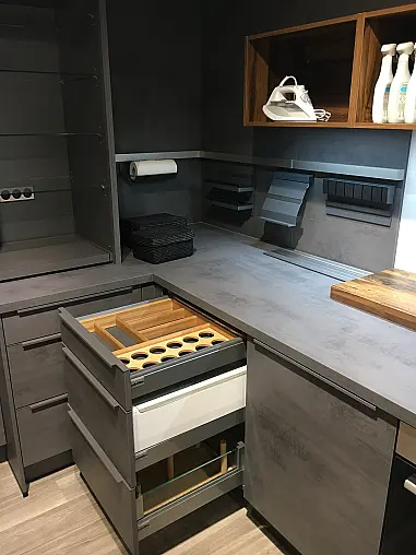 Exklusive Hauswirtschaftsküche - L-Küche - Gefrierschrank + Kühlschrank + Backofen