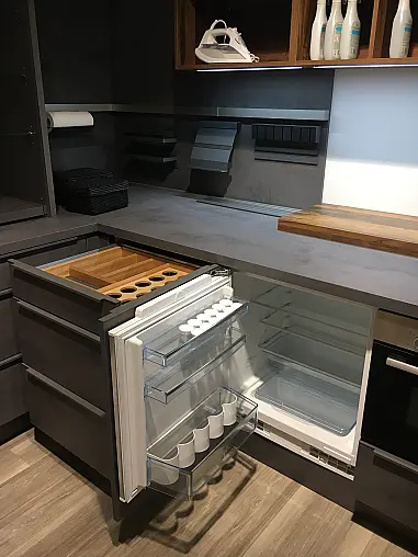 Exklusive Hauswirtschaftsküche - L-Küche - Gefrierschrank + Kühlschrank + Backofen