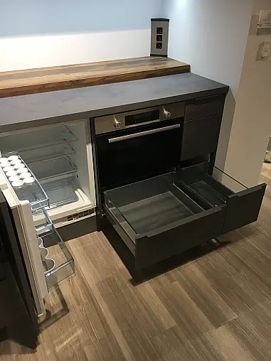Exklusive Hauswirtschaftsküche - L-Küche - Gefrierschrank + Kühlschrank + Backofen