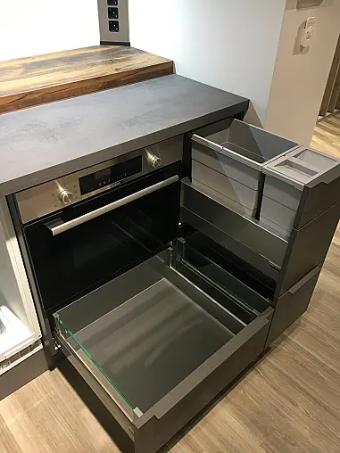 Exklusive Hauswirtschaftsküche - L-Küche - Gefrierschrank + Kühlschrank + Backofen