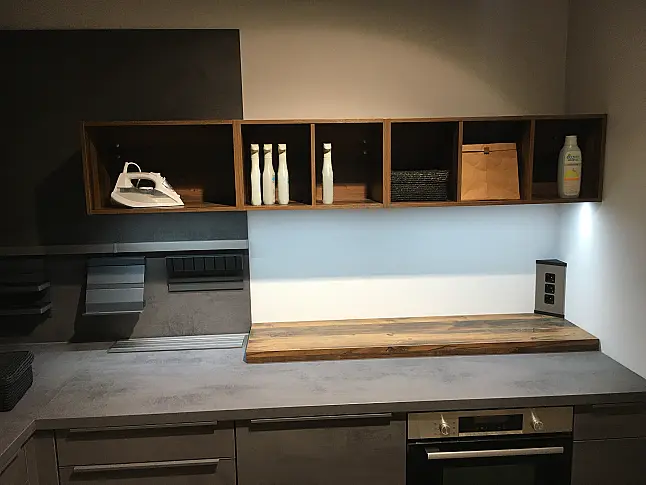 Exklusive Hauswirtschaftsküche - L-Küche - Gefrierschrank + Kühlschrank + Backofen