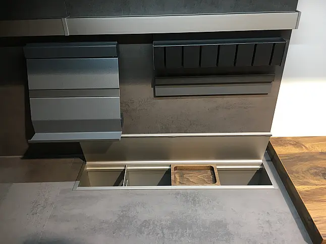 Exklusive Hauswirtschaftsküche - L-Küche - Gefrierschrank + Kühlschrank + Backofen