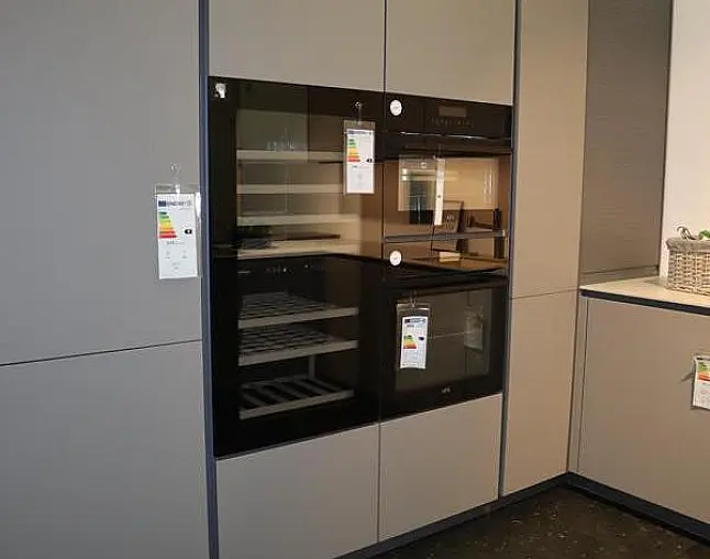 Premium Nobilia Küche mit AEG Geräte
