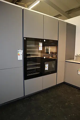 Premium Nobilia Küche mit AEG Geräte
