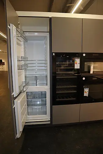 Premium Nobilia Küche mit AEG Geräte