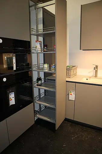 Premium Nobilia Küche mit AEG Geräte