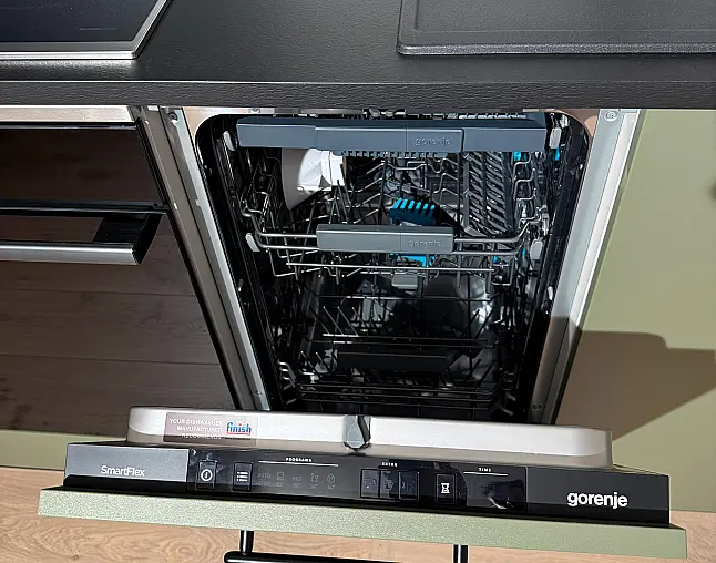 Moderne Ausstellungsküche mit Gorenje Geräten