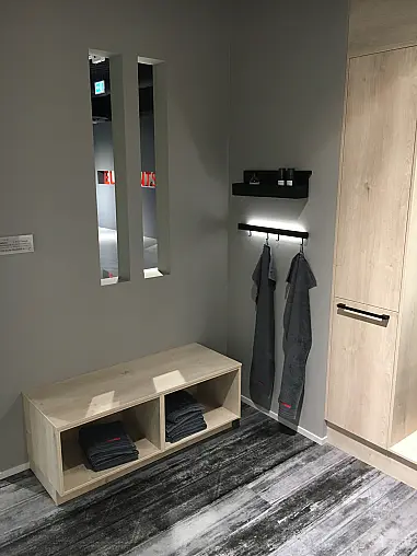 Exklusives Badezimmer - Doppelwaschtisch - Schränke