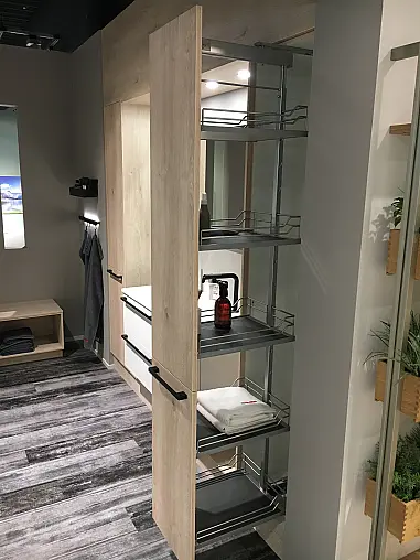 Exklusives Badezimmer - Doppelwaschtisch - Schränke