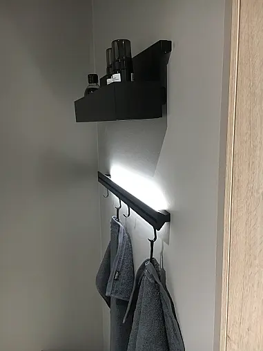 Exklusives Badezimmer - Doppelwaschtisch - Schränke