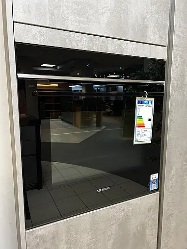 Moderne U-Form in Betonoptik mit Granitplatte