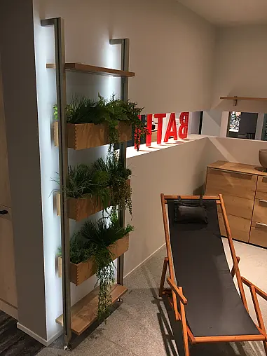 Exklusives Badezimmer verdeckt mit Schiebetüren - Sideboard - Regale - Waschtisch &amp; LED-Spiegel